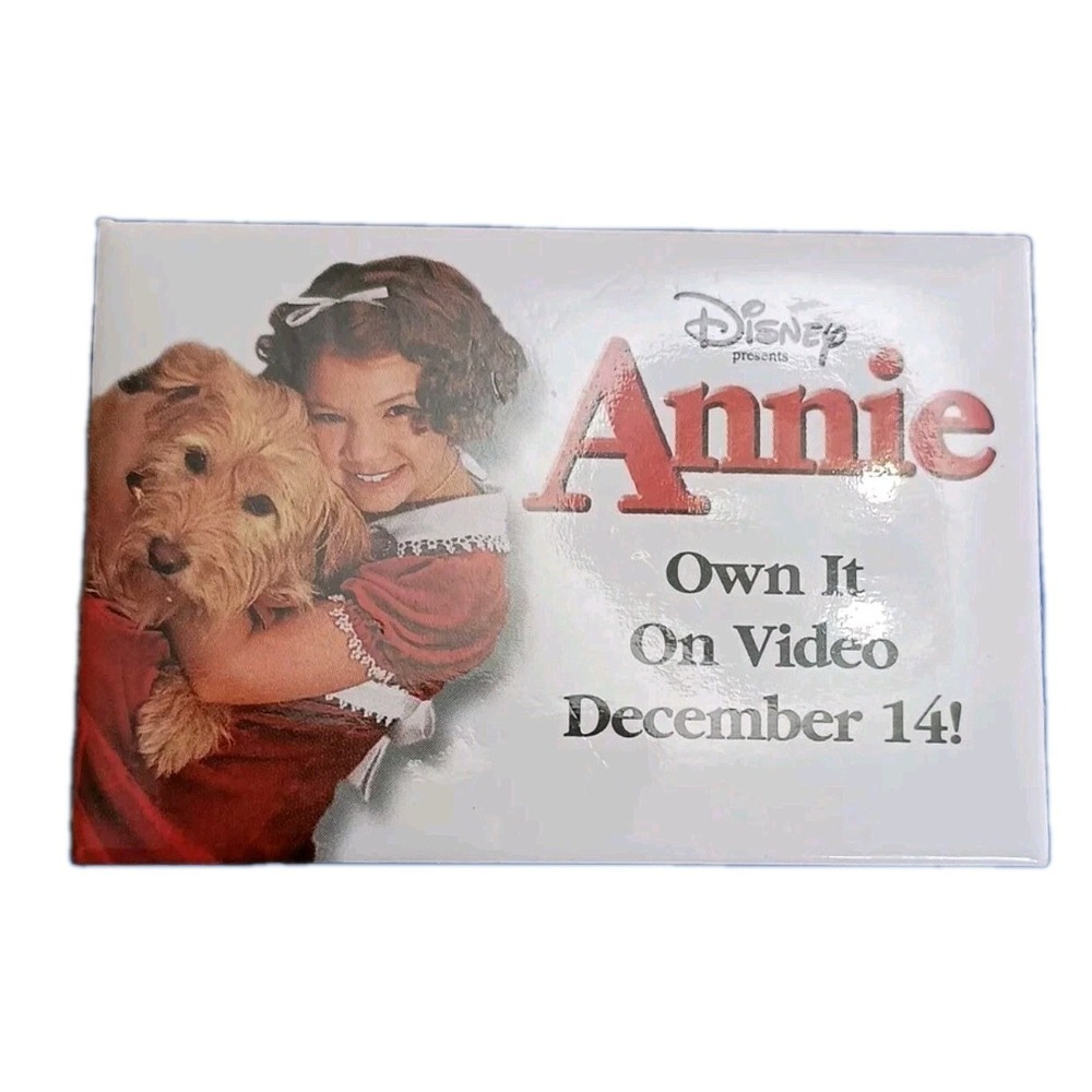 Disney Annie DVD Promo Movie Badge Button Pin Pinback Rectangular